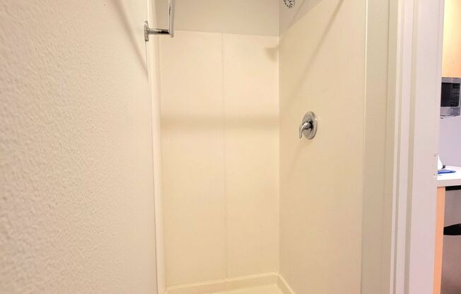 Studio, 1 bath, 122 sqft, $995