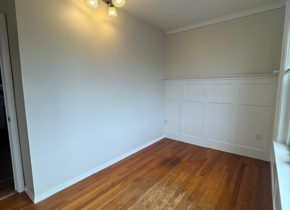 3 beds, 1 bath, 1,003 sqft, $4,700, Unit 13
