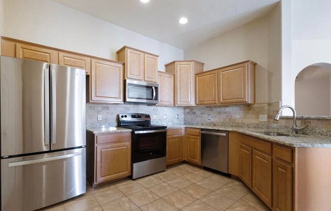 Top Floor 2/2 Condo 1300 SF Condo plus den