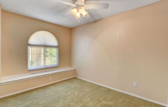 3 beds, 2 baths, $1,520, Unit # 1039