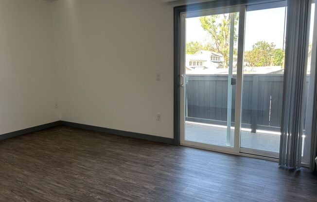 2 beds, 1 bath, 920 sqft, $2,910, Unit A072
