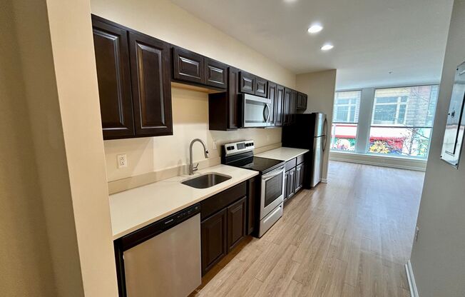 2 beds, 1 bath, 1,013 sqft, $1,499, Unit 411 Unit 201