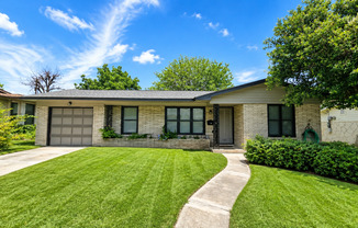 Dellview Neighborhood~Charming Mid-Century Home with Large Backyard