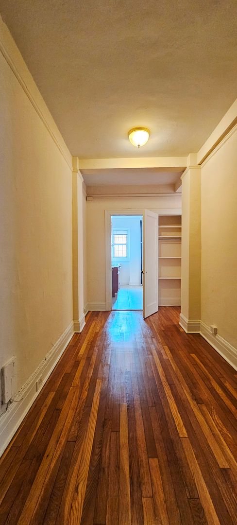 2 beds, 2 baths, 775 sqft, $1,975, Unit 210