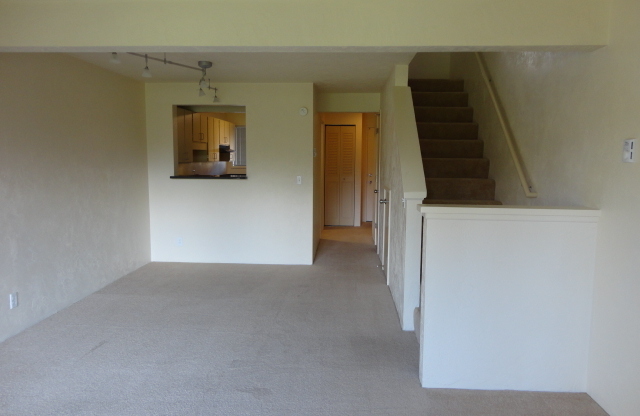 2 beds, 1.5 baths, 1,100 sqft, $1,697, Unit 1815