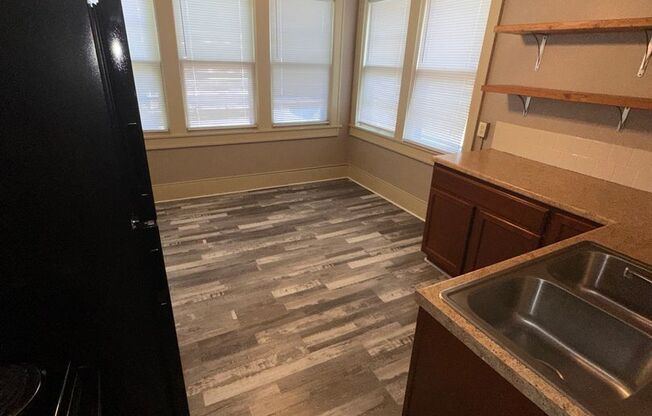 2 beds, 1 bath, $875