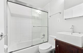 2 beds, 1 bath, $6,895, Unit 1T