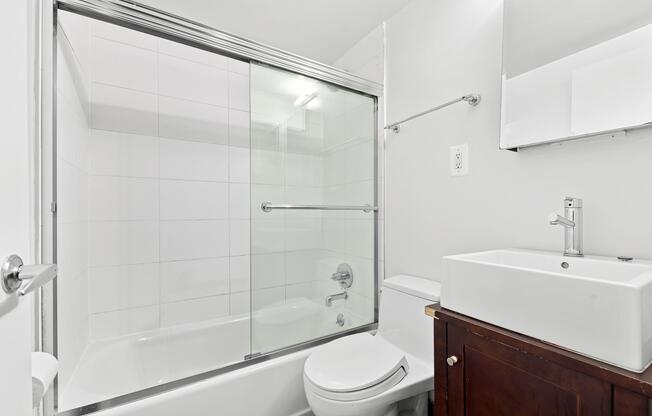 2 beds, 1 bath, $6,895, Unit 1T