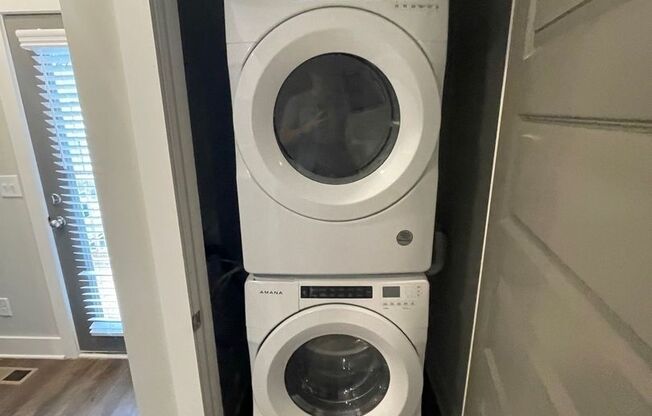 3 beds, 3.5 baths, 1,568 sqft, $2,385, Unit Unit 202