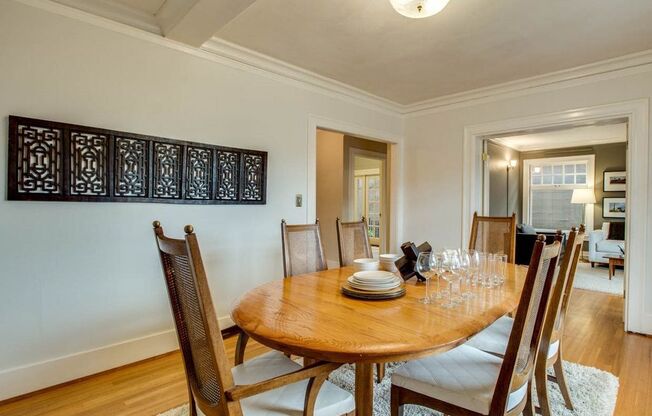 Classic, Charming 2 Bed, 1 Bath Condo in Highly Desirable NW Portland