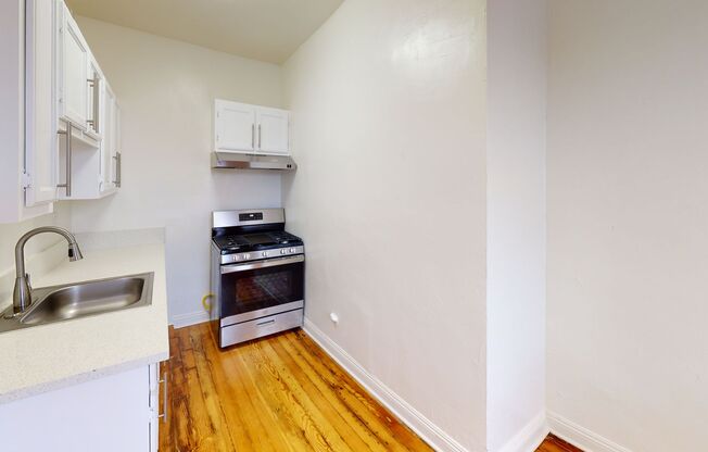 Studio, 1 bath, 425 sqft, $1,395, Unit 203