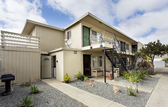Shelter Island/ Point Loma - Upstairs One Bedroom with AC and Parking!