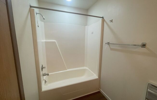 1 bed, 1 bath, 600 sqft, $679, Unit Unit 204