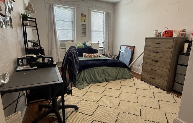 3 beds, 1 bath, $4,650, Unit 19
