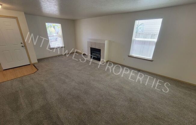 *HOLIDAY PROMO*1ST MONTH'S RENT FREE* 4 Bedroom Home Near Brentwood Park w/Garage, Fenced Yard & Gas Fireplace