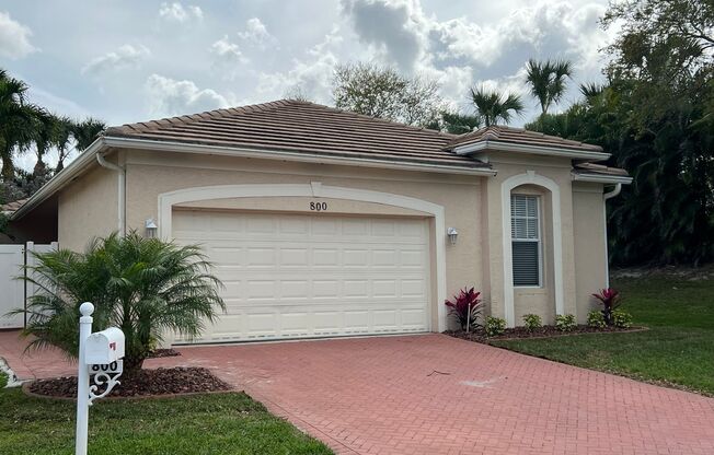 2 Bedroom with Den, 2 Bath in Lake Forest in Saint Lucie west