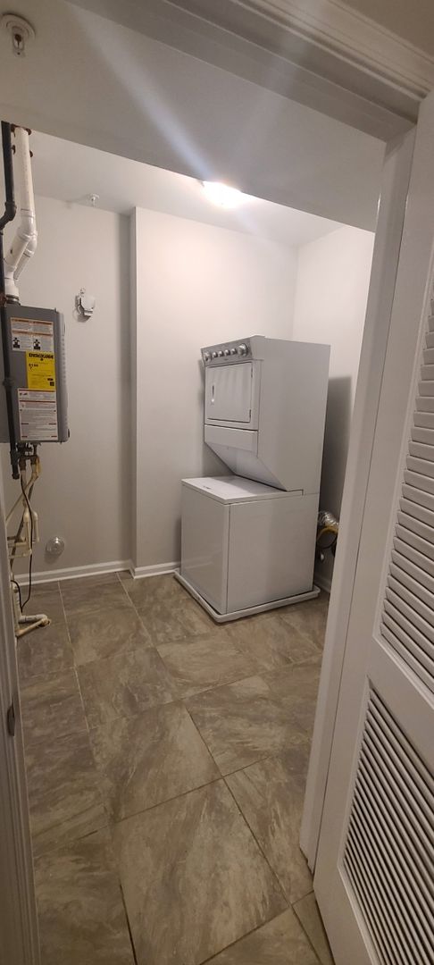 2 beds, 2 baths, $2,195, Unit 108
