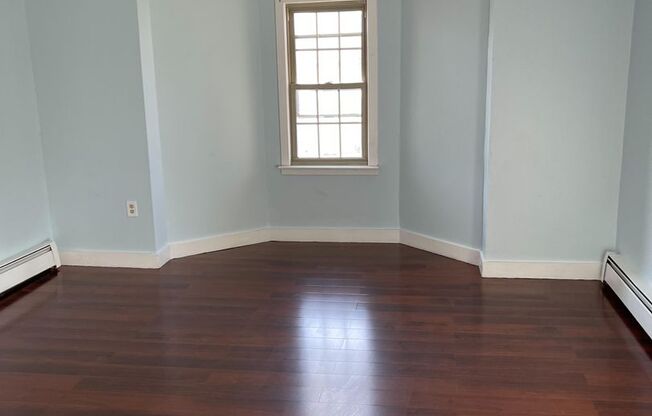 2 beds, 1 bath, $1,975, Unit 119-2