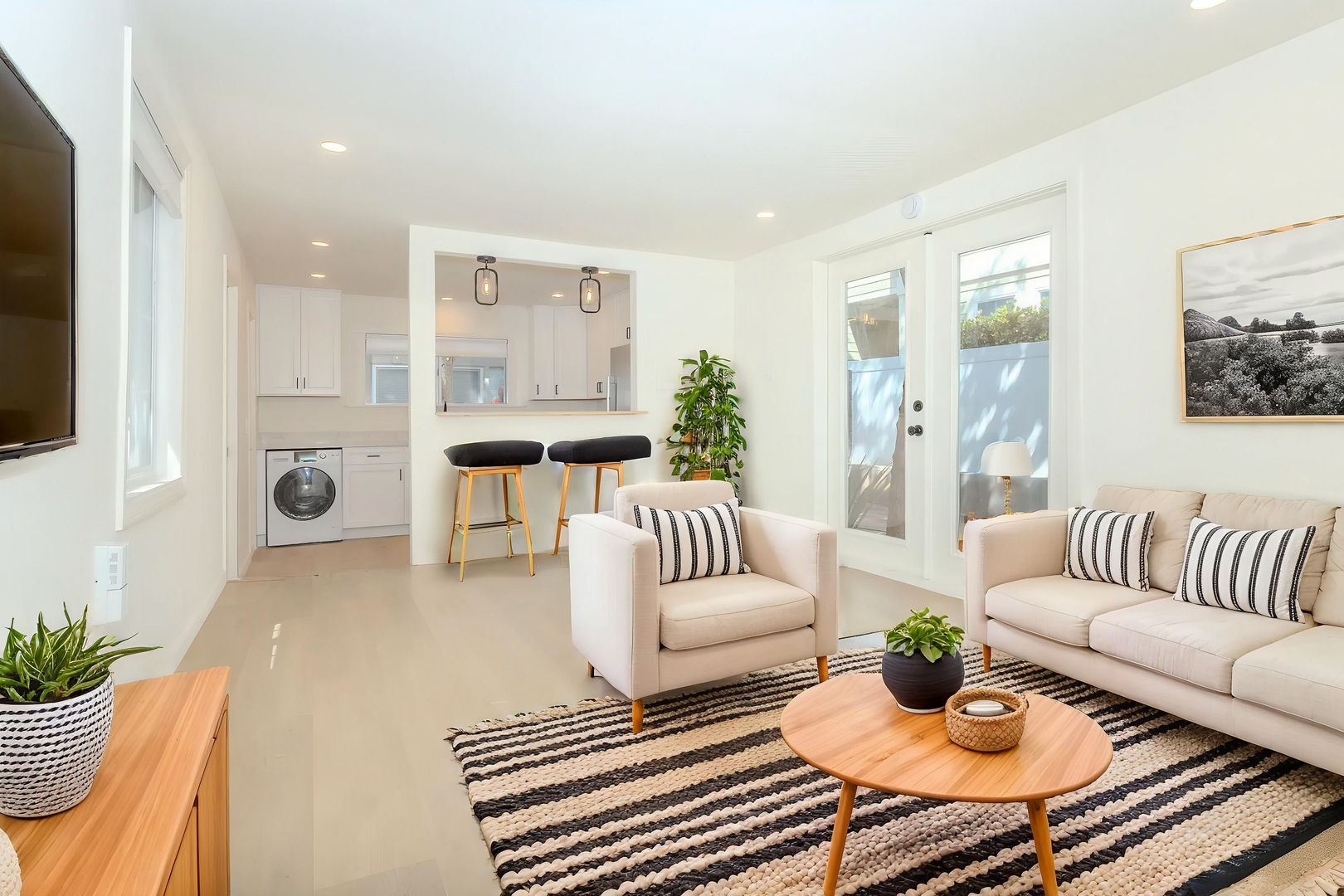 Stylishly Remodeled 1 Bed/1Bath in Crown Point, 1 Block to the Bay, Parking/Laundry/Storage! $1500 DEPOSIT!