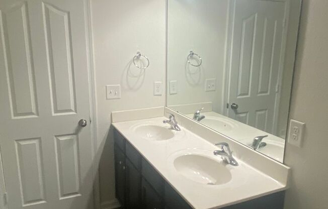 Large Four Bedroom Home In North Charlotte