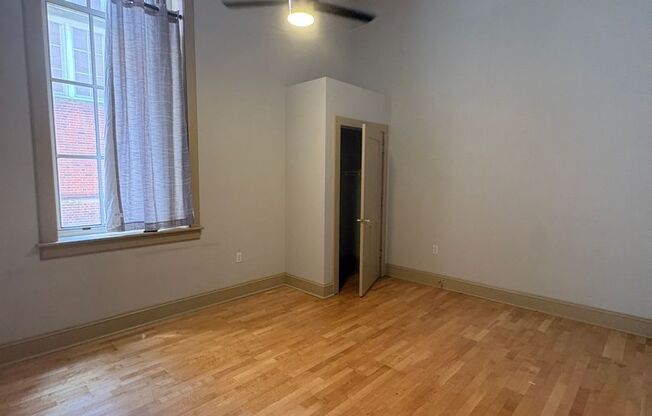 3 beds, 1 bath, 1,030 sqft, $1,850, Unit 1517 S. Theresa Ave. #207