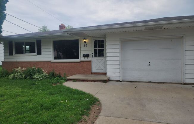 6-10 Woodmere Ct.