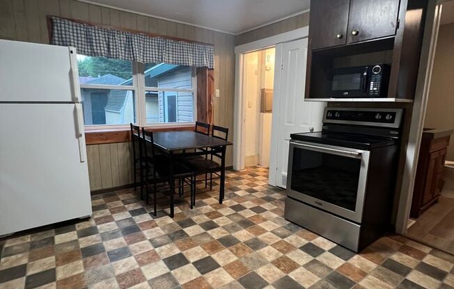 4 beds, 1 bath, $2,000