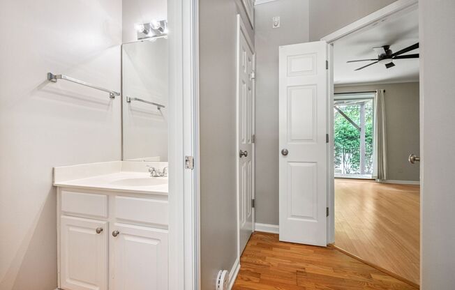 Spacious North Raleigh Townhome, just minutes from North Hills