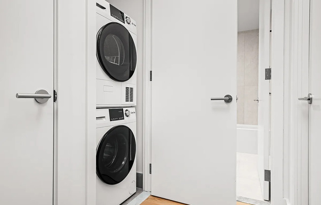 1 bed, 1 bath, $3,483, Unit 6G