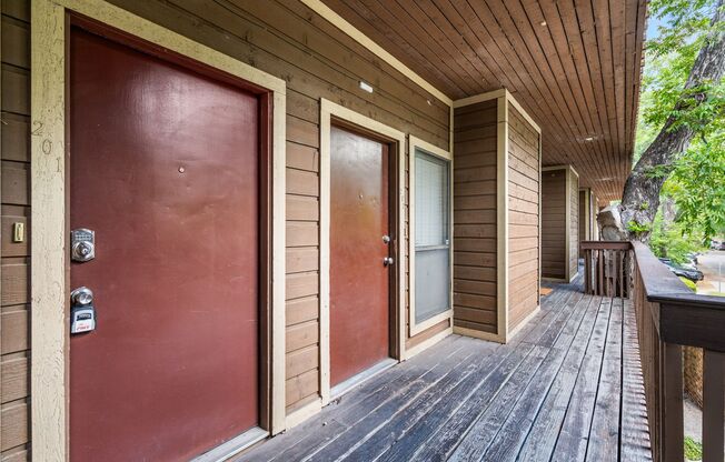 PARK PLACE - ACROSS FROM DKR STADIUM - 1BD / 1BA With Study - WOOD FLOORS - W/D - $1200