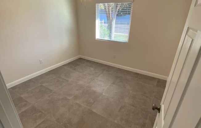 2 beds, 1 bath, $1,425, Unit 4036 W. Tulare