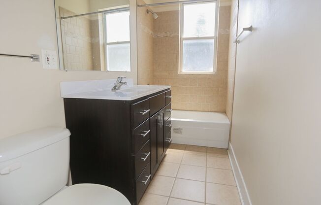 2 beds, 1 bath, 910 sqft, $2,595, Unit 1925-1