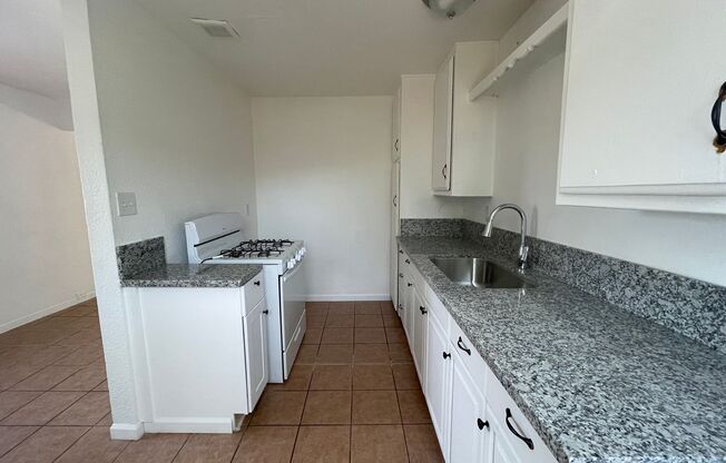 2 beds, 1 bath, $1,050, Unit #3