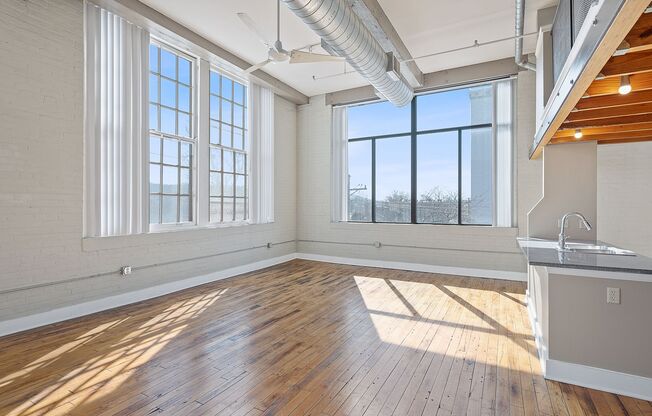 1 bed, 1 bath, 1,439 sqft, $1,653, Unit 3301-211