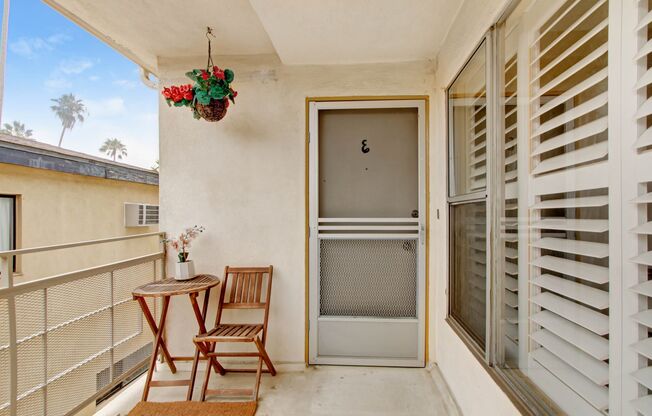 943 6th Street in Santa Monica - North of Wilshire and only 6 blocks to the beach!
