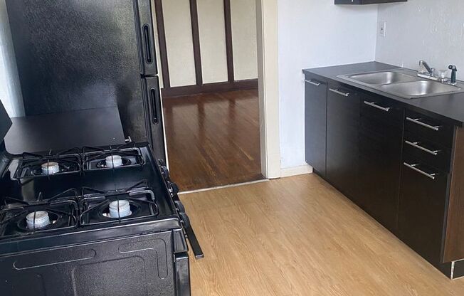 2 beds, 1 bath, 700 sqft, $1,200, Unit MN03