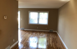 2 beds, 1 bath, $1,599