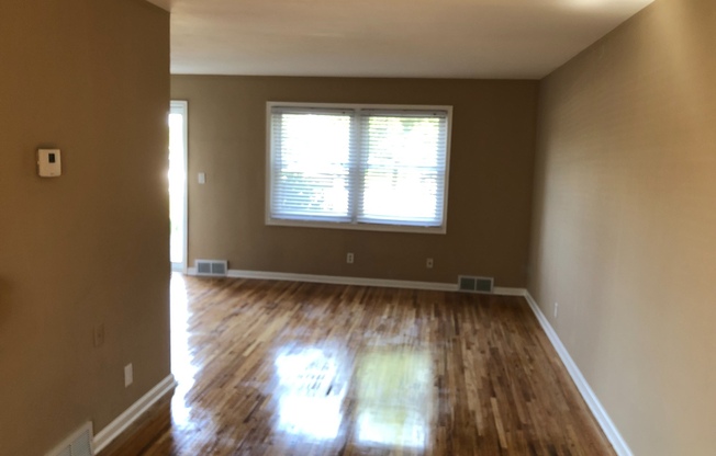 2 beds, 1 bath, $1,599