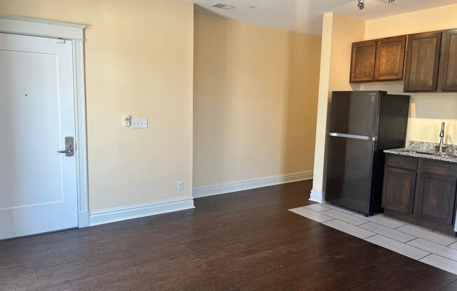 2 beds, 1 bath, 741 sqft, $1,550, Unit 4230 C