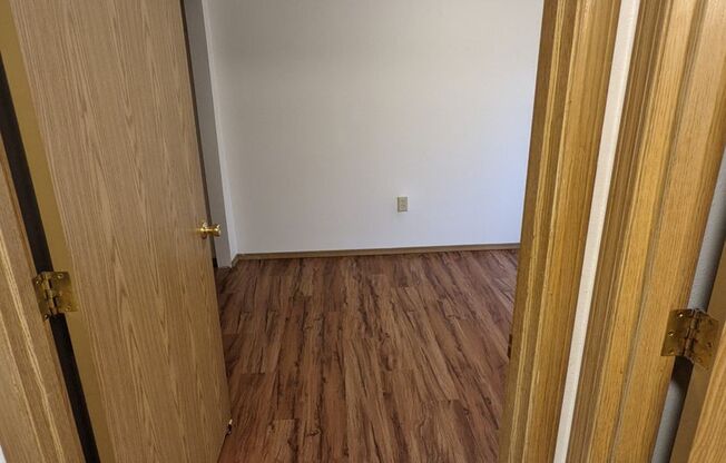 2 beds, 1 bath, 750 sqft, $1,395, Unit 33