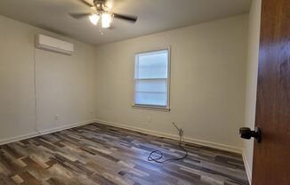 3 beds, 1 bath, $1,000