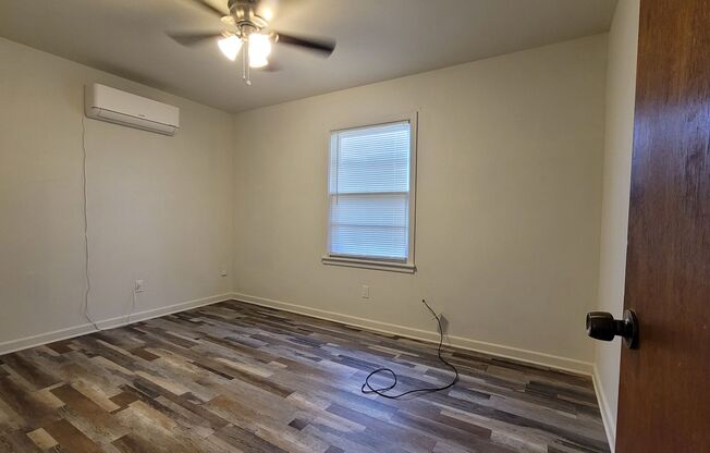 3 beds, 1 bath, $1,200