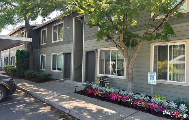 2 beds, 1 bath, 900 sqft, $1,479, Unit 45H