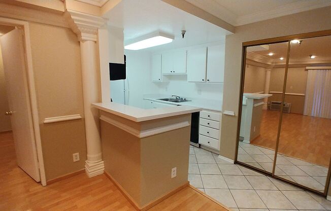 2 beds, 2 baths, 910 sqft, $2,595, Unit 412