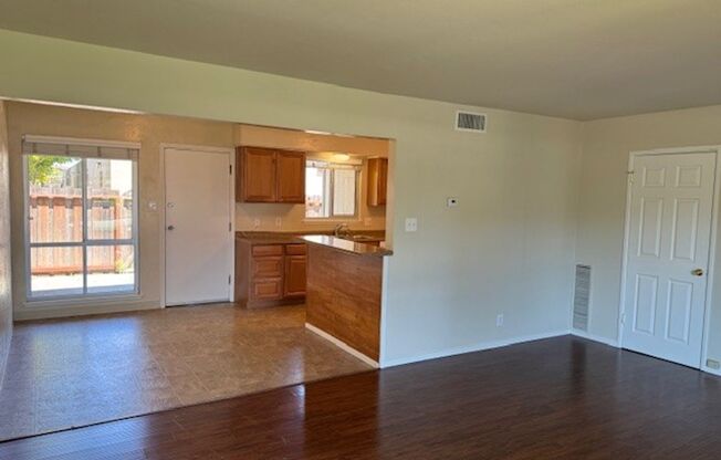 Located in Marina Gardens, great location!! Pet Friendly!!!!