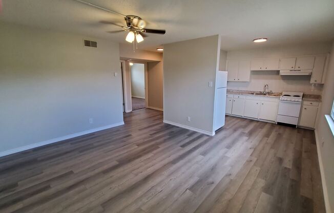 2 beds, 1 bath, 752 sqft, $695, Unit 201