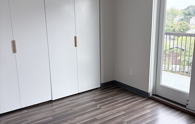 2 beds, 1 bath, 760 sqft, $2,300, Unit 605