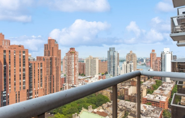 1 bed, 1 bath, 670 sqft, $5,000, Unit 25D