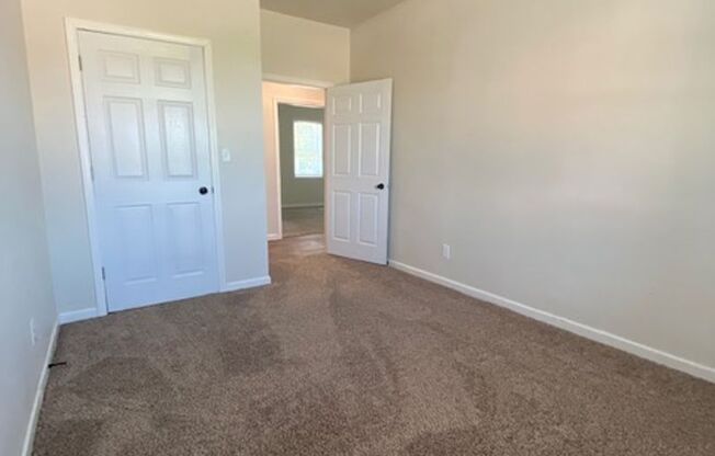 4 beds, 1 bath, 1,325 sqft, $1,295