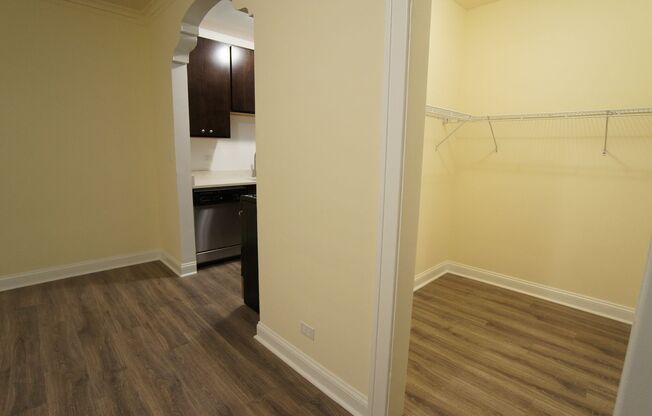 Studio, 1 bath, 427 sqft, $1,450, Unit 105